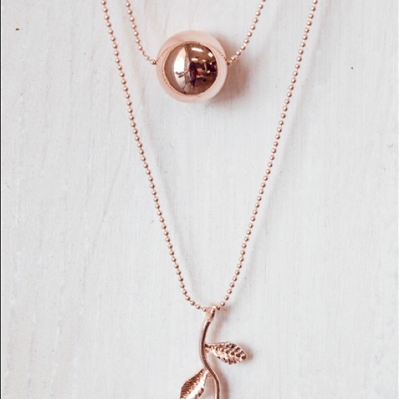ROSE GOLD FLOWER ROSE & BALL LAYERED NECKLACE - Picture 3 of 3